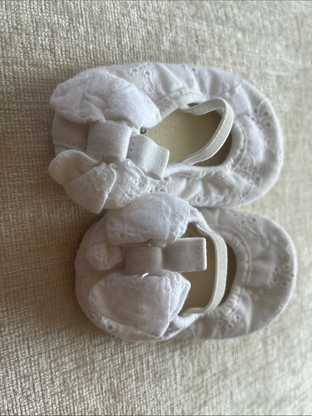 3 = $15 - GAP White Baby Girls Floral Bow Mary Jane Shoes - 3-6 months